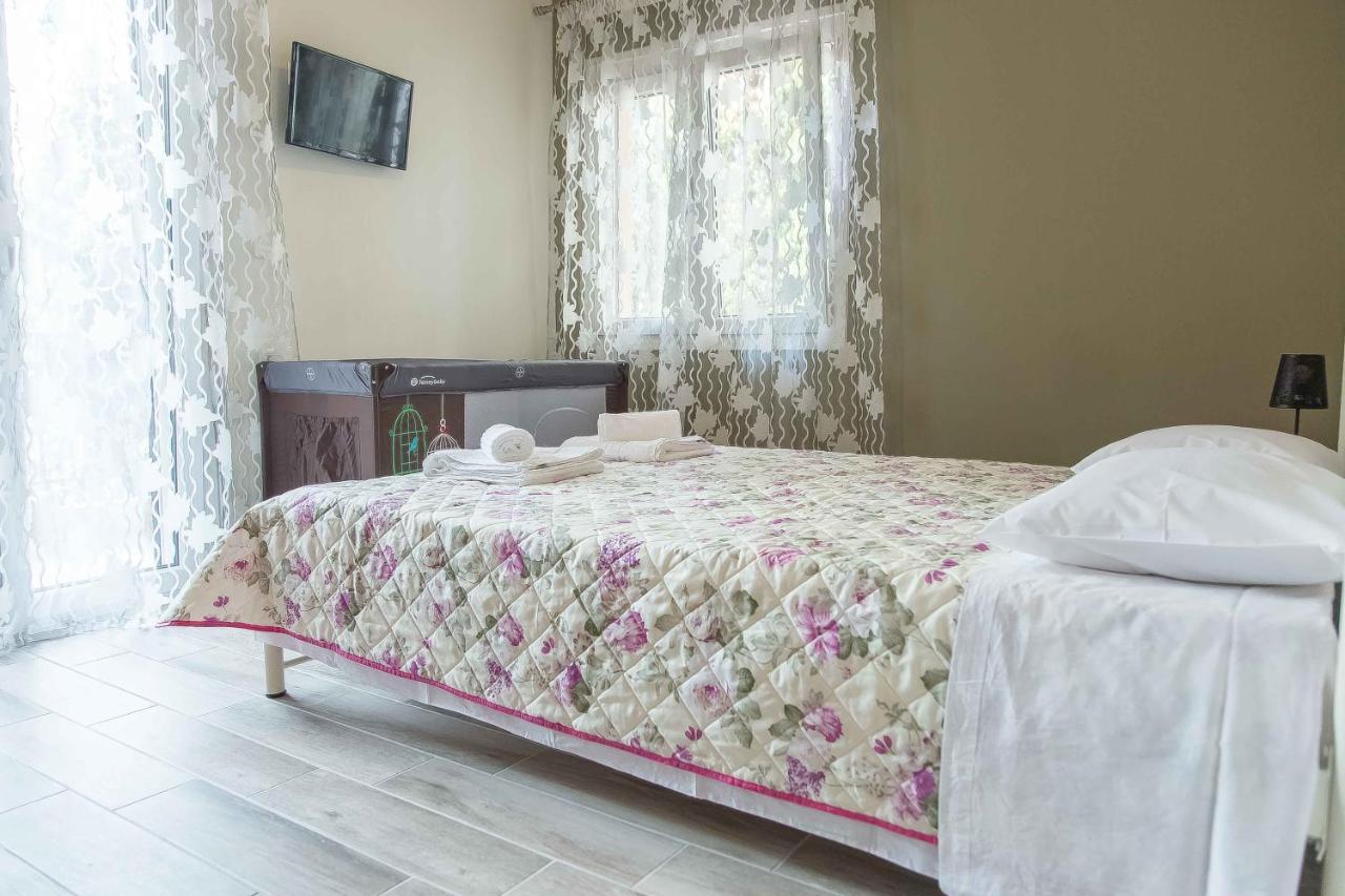 Luxury Lila House Under The Rocks Apartment Kalampáka Luaran gambar
