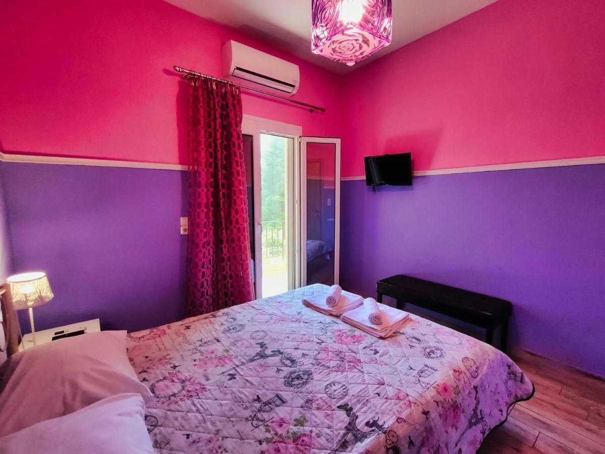 Luxury Lila House Under The Rocks Apartment Kalampáka Luaran gambar