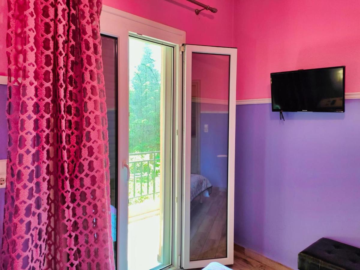 Luxury Lila House Under The Rocks Apartment Kalampáka Luaran gambar