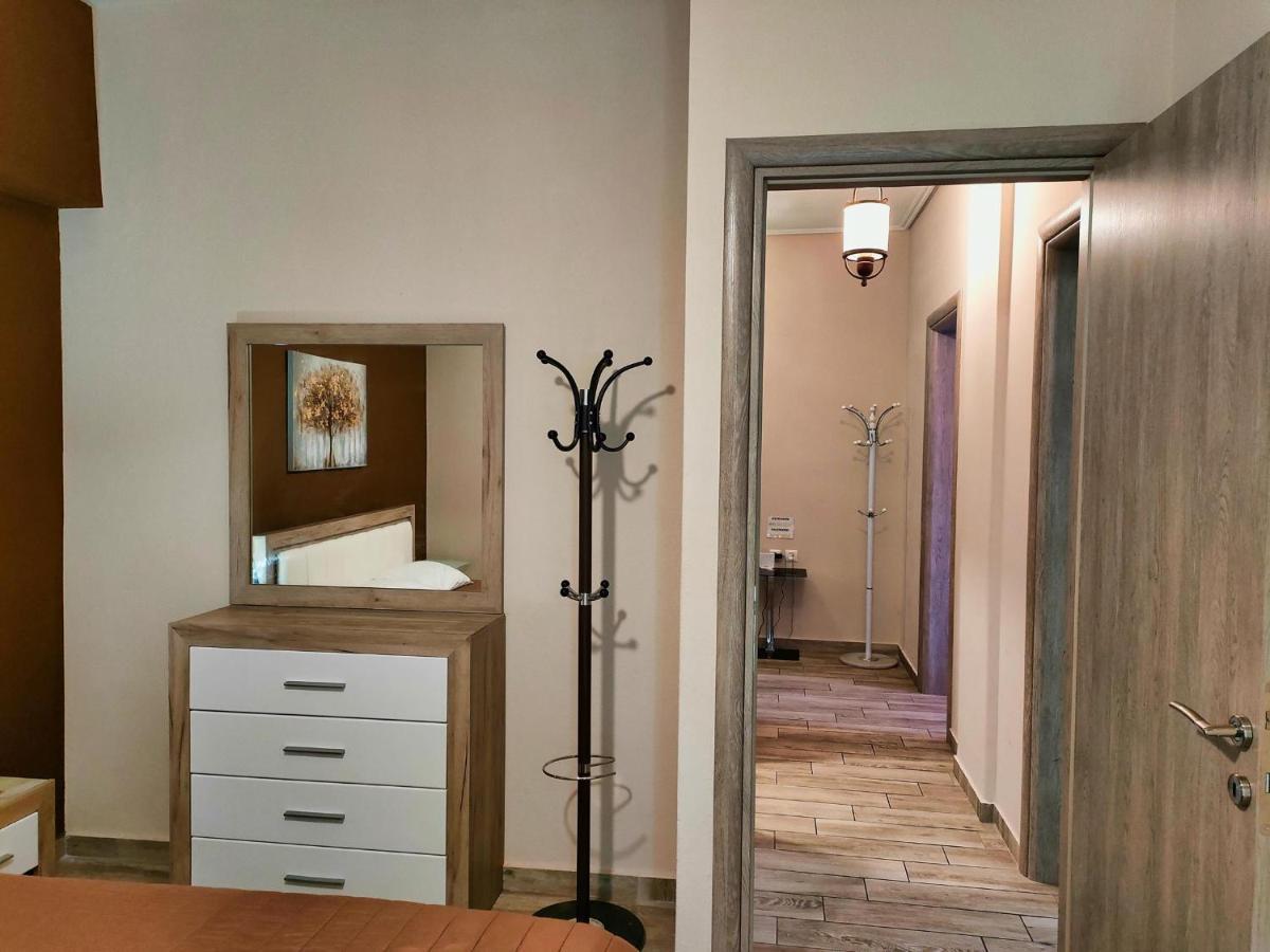 Luxury Lila House Under The Rocks Apartment Kalampáka Luaran gambar