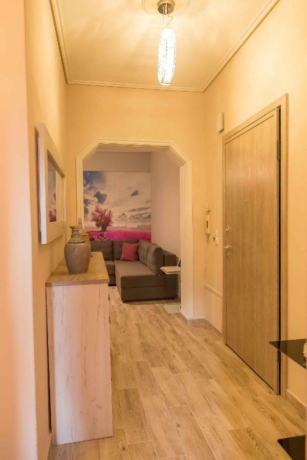 Luxury Lila House Under The Rocks Apartment Kalampáka Luaran gambar